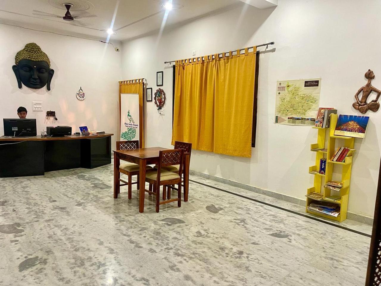 La Curcuma Luxury Homestay Khajurāho Extérieur photo